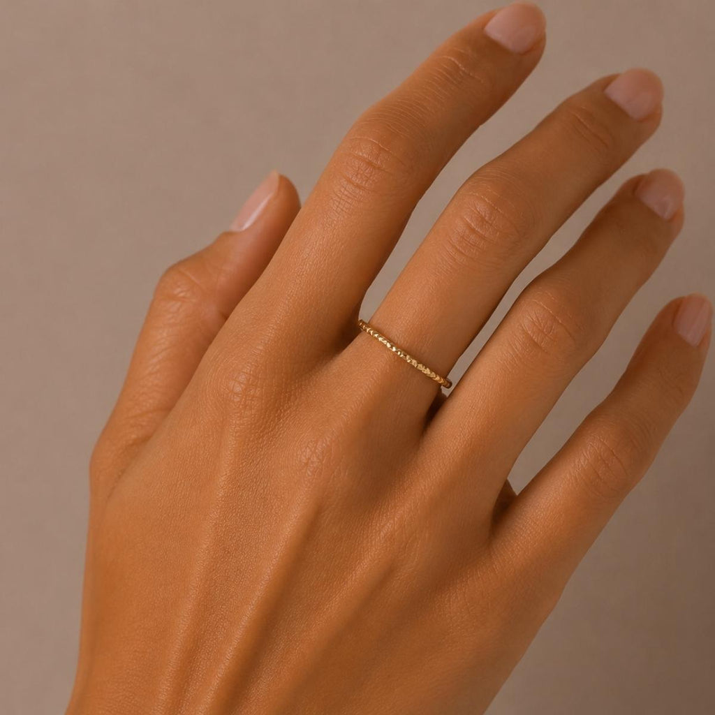 Anillo Hilo · Anillo fino con circones