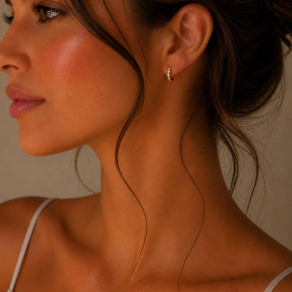 Pendiente Trazo · Ear cuff de línea fina con circones