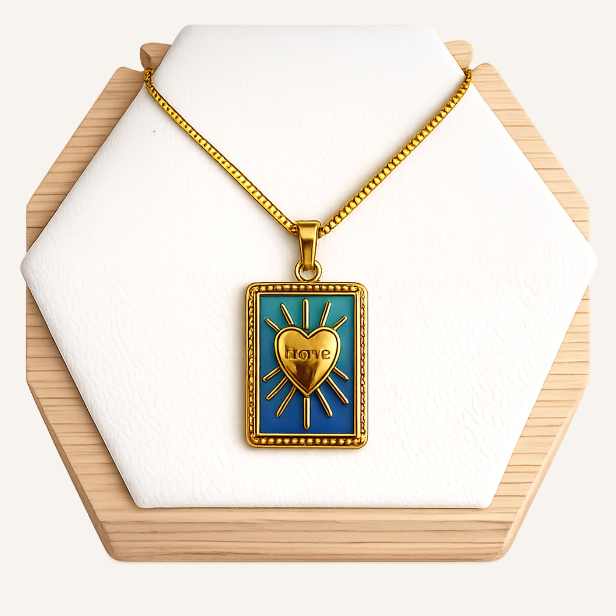 Collar Amuleto · Collar con colgante rectangular de corazón