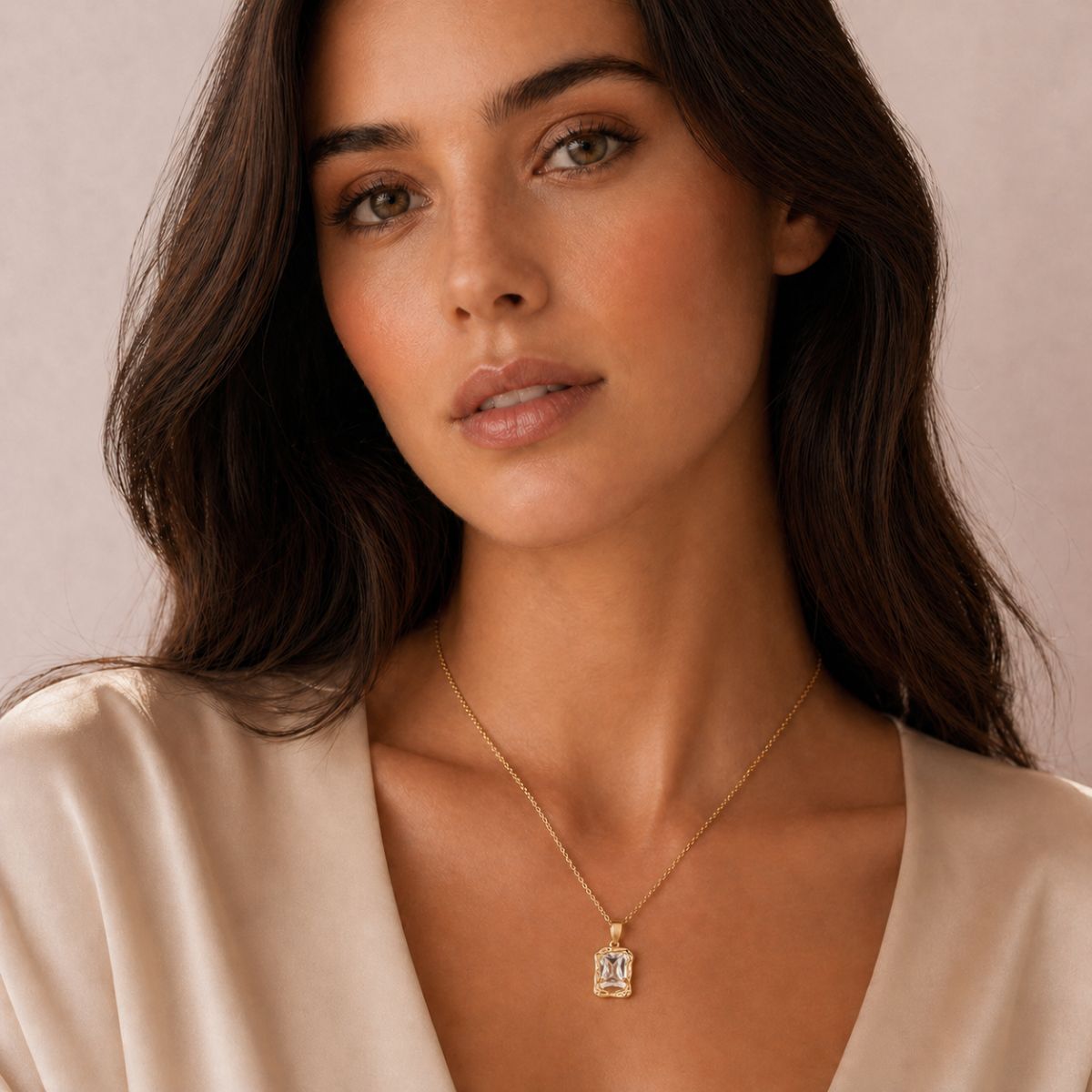 Collar Luz · Collar con colgante rectangular y circón