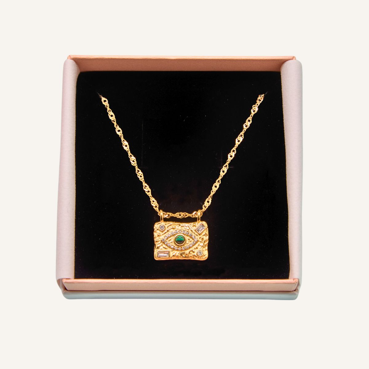 Collar Relieve · Collar con colgante rectangular texturizado