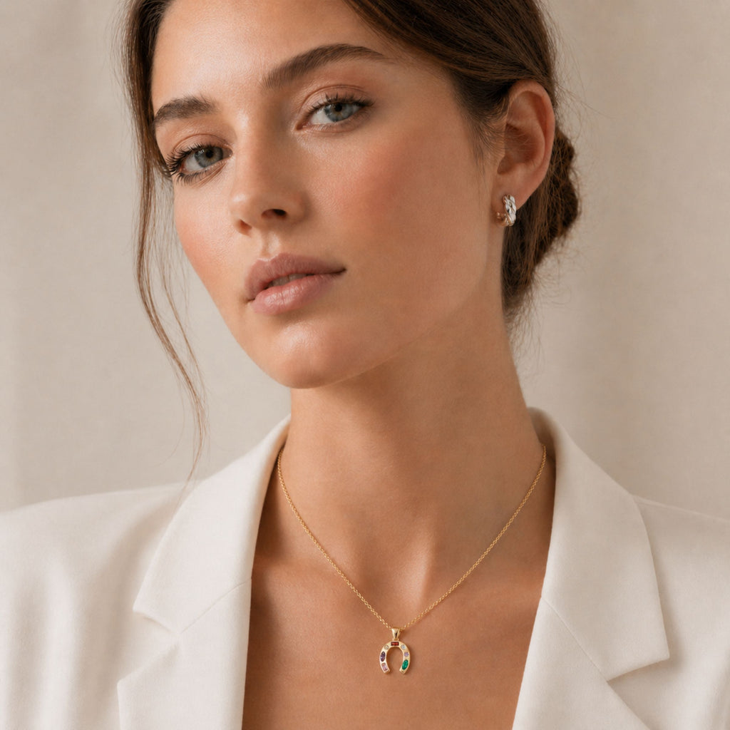 Collar Suerte · Collar con herradura y circones multicolor