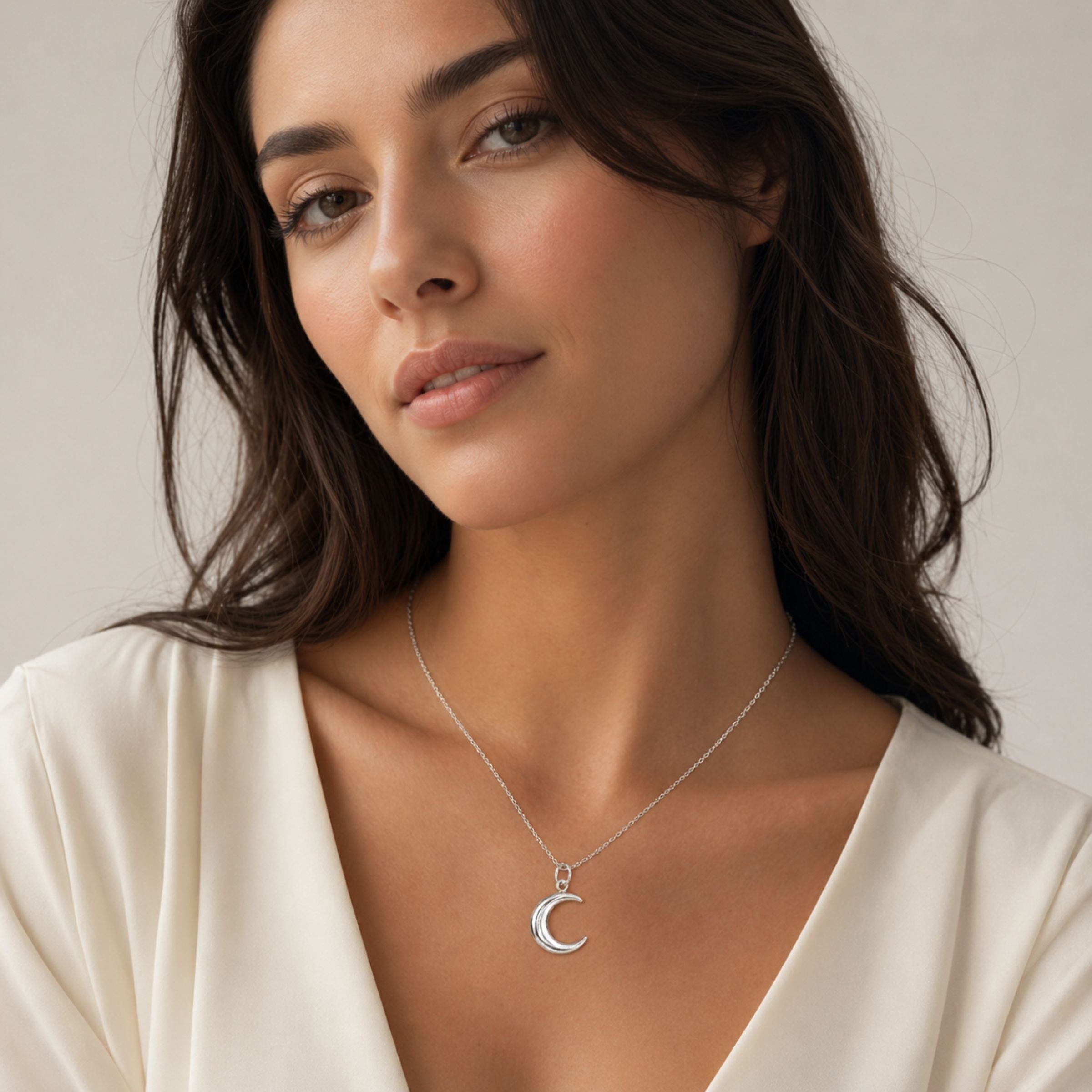 Collar Selene · Collar con colgante de luna